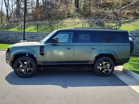 New 2026 Land Rover Defender 130 X-Dynamic SE AWD/4WD image 6