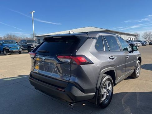 Used 2022 Toyota RAV4 XLE w/ Convenience Package image 5