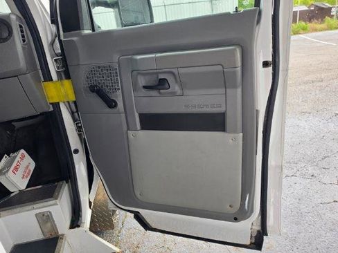 Used 2009 Ford E-350 and Econoline 350 Extended Super Duty RWD image 18