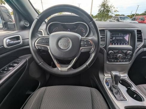 Used 2020 Jeep Grand Cherokee Laredo RWD image 13