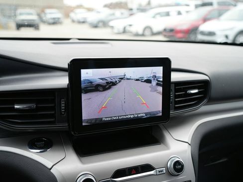 Used 2023 Ford Explorer XLT image 14