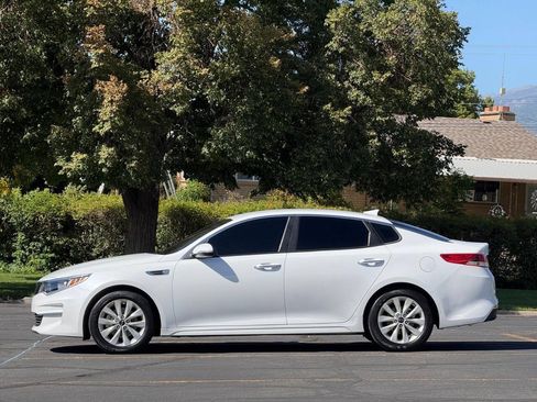 Used 2018 Kia Optima LX w/ 17" Alloy Wheels Package FWD image 2