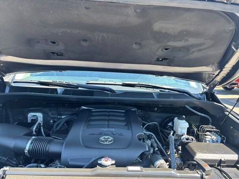 Used 2018 Toyota Tundra SR5 w/ SR5 Upgrade Package AWD/4WD image 32