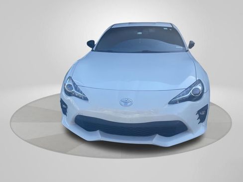 Used 2018 Toyota 86 image 2