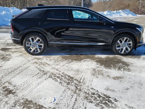 New 2026 Cadillac Optiq Luxury 1 image 8
