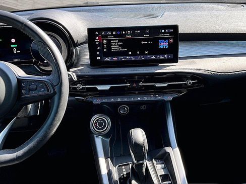 Used 2024 Alfa Romeo Tonale Ti image 11