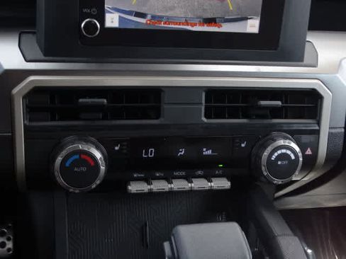 Used 2025 Toyota Tacoma TRD Sport AWD/4WD image 31