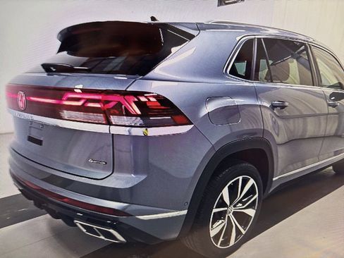 Used 2024 Volkswagen Atlas Cross Sport SEL Premium R-Line image 4