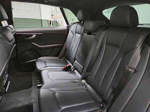 Used 2019 Audi Q8 Premium Plus w/ Premium Plus AWD/4WD image 24