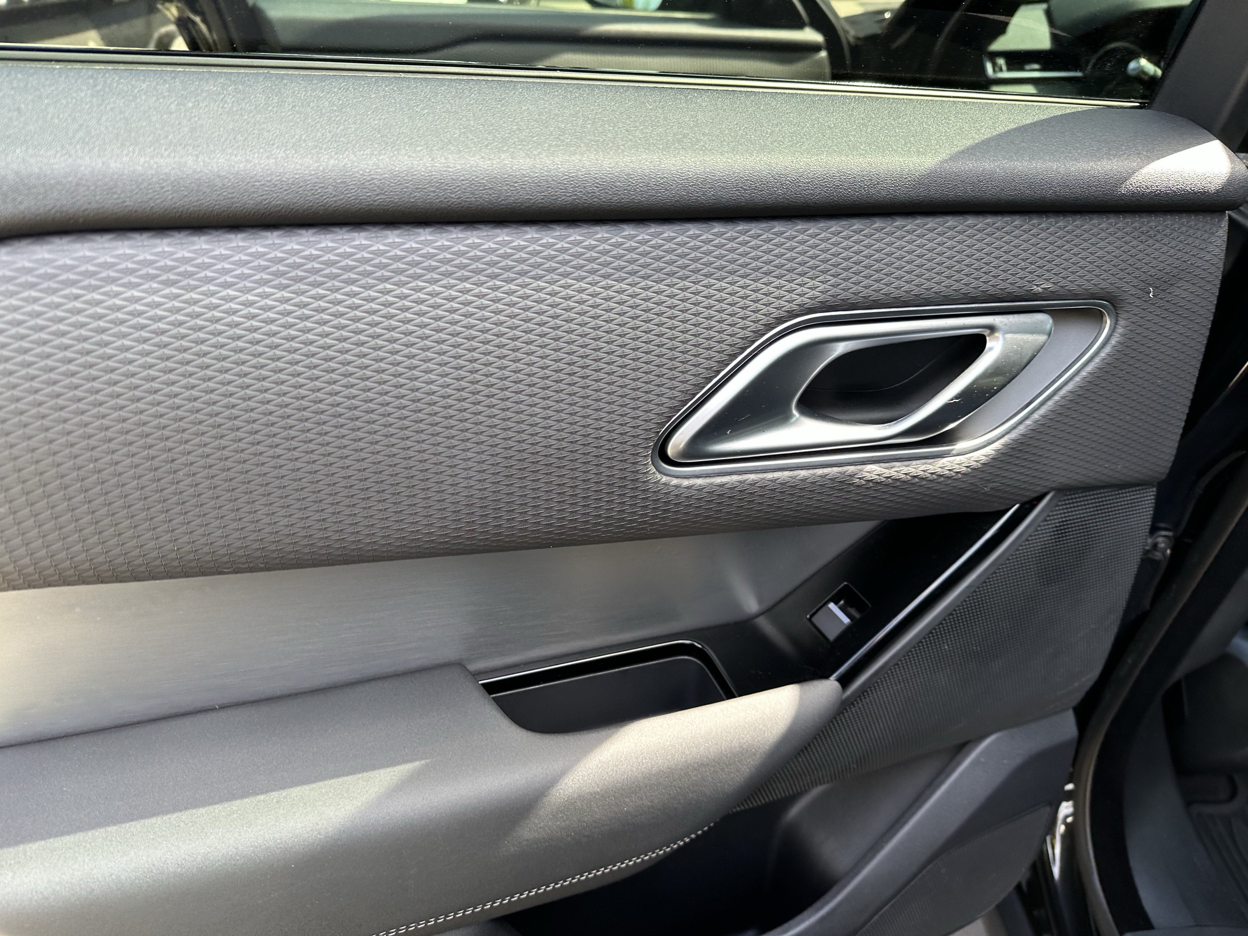 Certified 2023 Land Rover Range Rover Velar R-Dynamic S AWD/4WD image 29