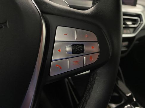 Certified 2025 BMW X4 xDrive30i image 17