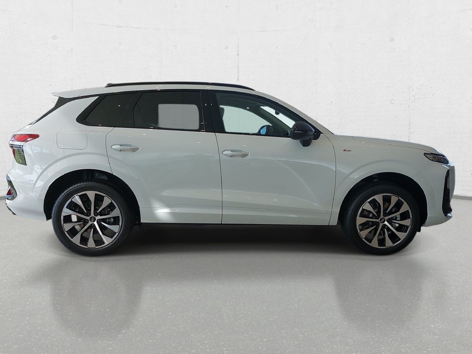 New 2026 Audi Q3 quattro 2.0T AWD/4WD image 4
