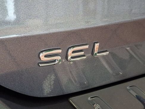 Used 2022 Volkswagen Taos SEL AWD/4WD image 34