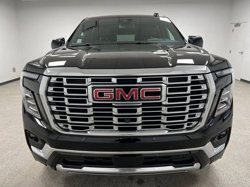 Used 2025 GMC Yukon XL Denali image 3