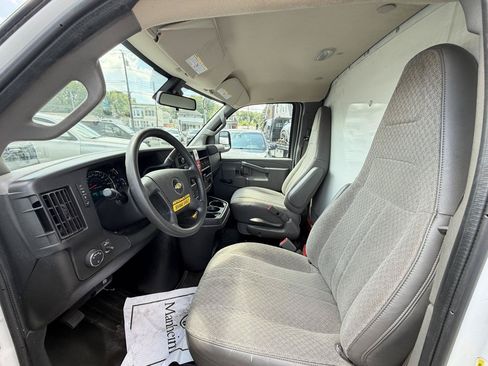 Used 2021 Chevrolet Express 3500 RWD image 17