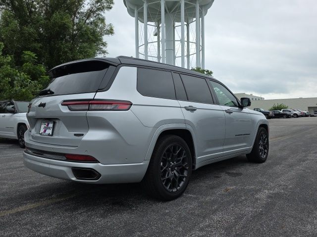 Used 2025 Jeep Grand Cherokee L Summit AWD/4WD image 14