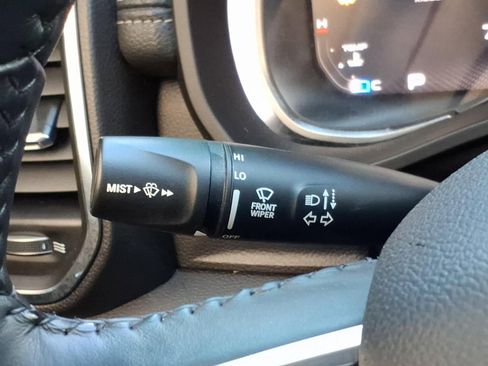 Used 2024 RAM 1500 Laramie AWD/4WD image 21