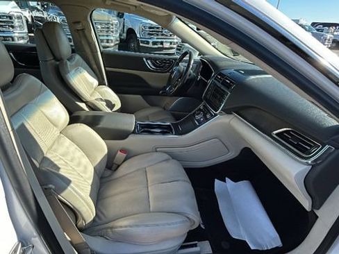 Used 2017 Lincoln Continental Reserve w/ Luxury Package FWD image 11
