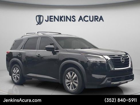 Used 2022 Nissan Pathfinder SL FWD image 1