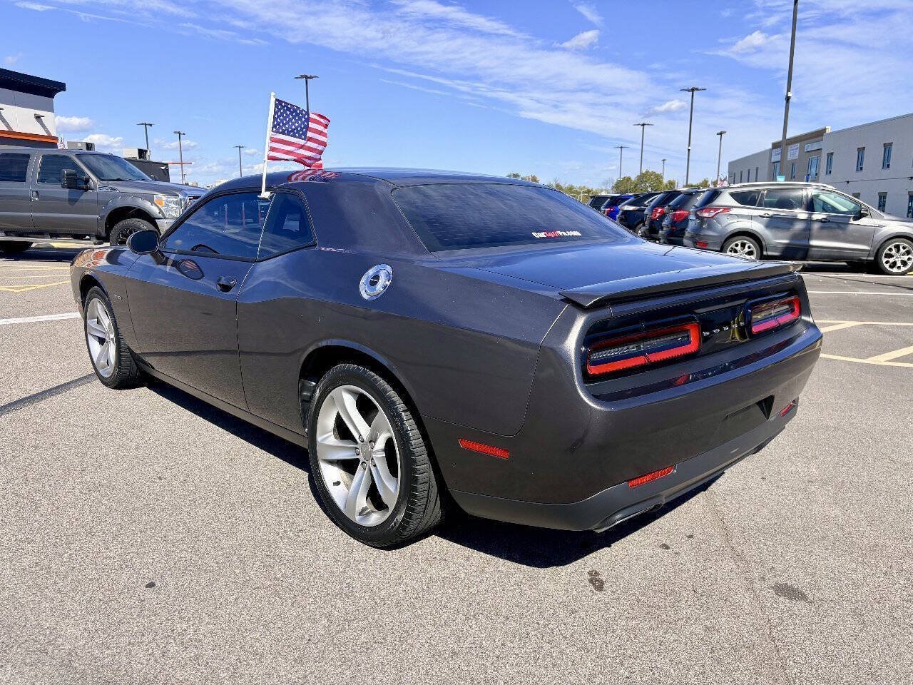 Used 2016 Dodge Challenger R/T RWD image 4