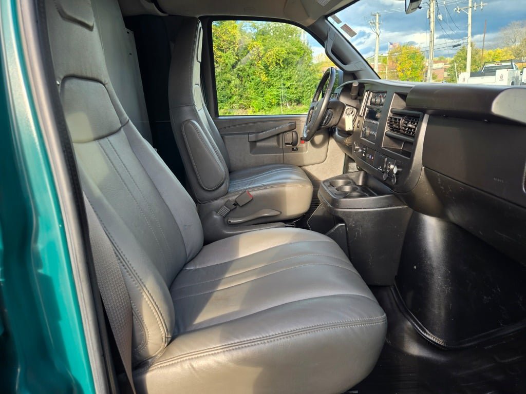 Certified 2023 Chevrolet Express 3500 w/ Driver Convenience Package RWD image 6
