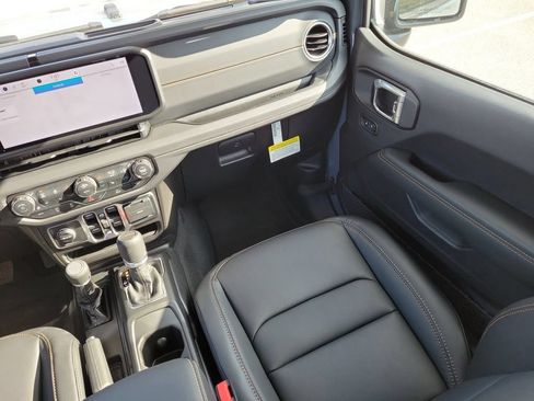 New 2026 Jeep Gladiator Sport AWD/4WD image 16