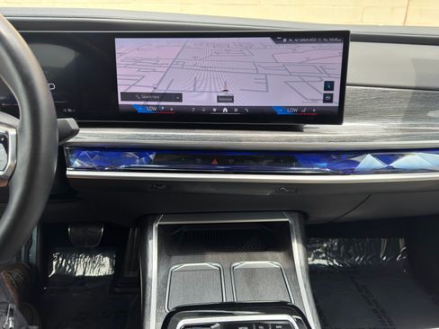 Used 2023 BMW i7 xDrive60 AWD/4WD image 27