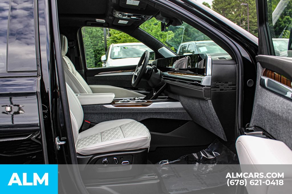 Used 2026 Cadillac Escalade Platinum Sport w/ LPO, Floor Liner Package AWD/4WD image 21