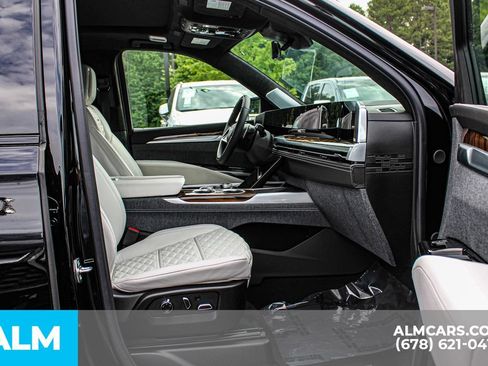 Used 2026 Cadillac Escalade Platinum Sport w/ LPO, Floor Liner Package AWD/4WD image 21