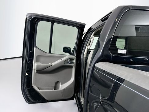 Used 2012 Nissan Frontier SV w/ SV Premium Utility Pkg RWD image 24