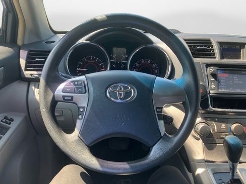 Used 2013 Toyota Highlander Plus FWD image 13