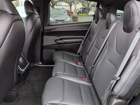 Used 2024 Tesla Model X image 25