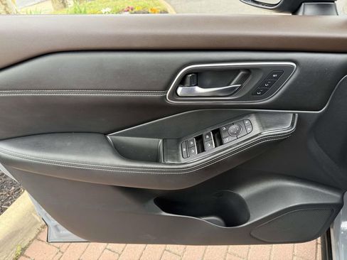 Used 2021 Nissan Rogue SL FWD image 12