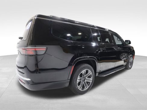 Used 2024 Jeep Wagoneer L Series II w/ Flexible Seating Group AWD/4WD image 4