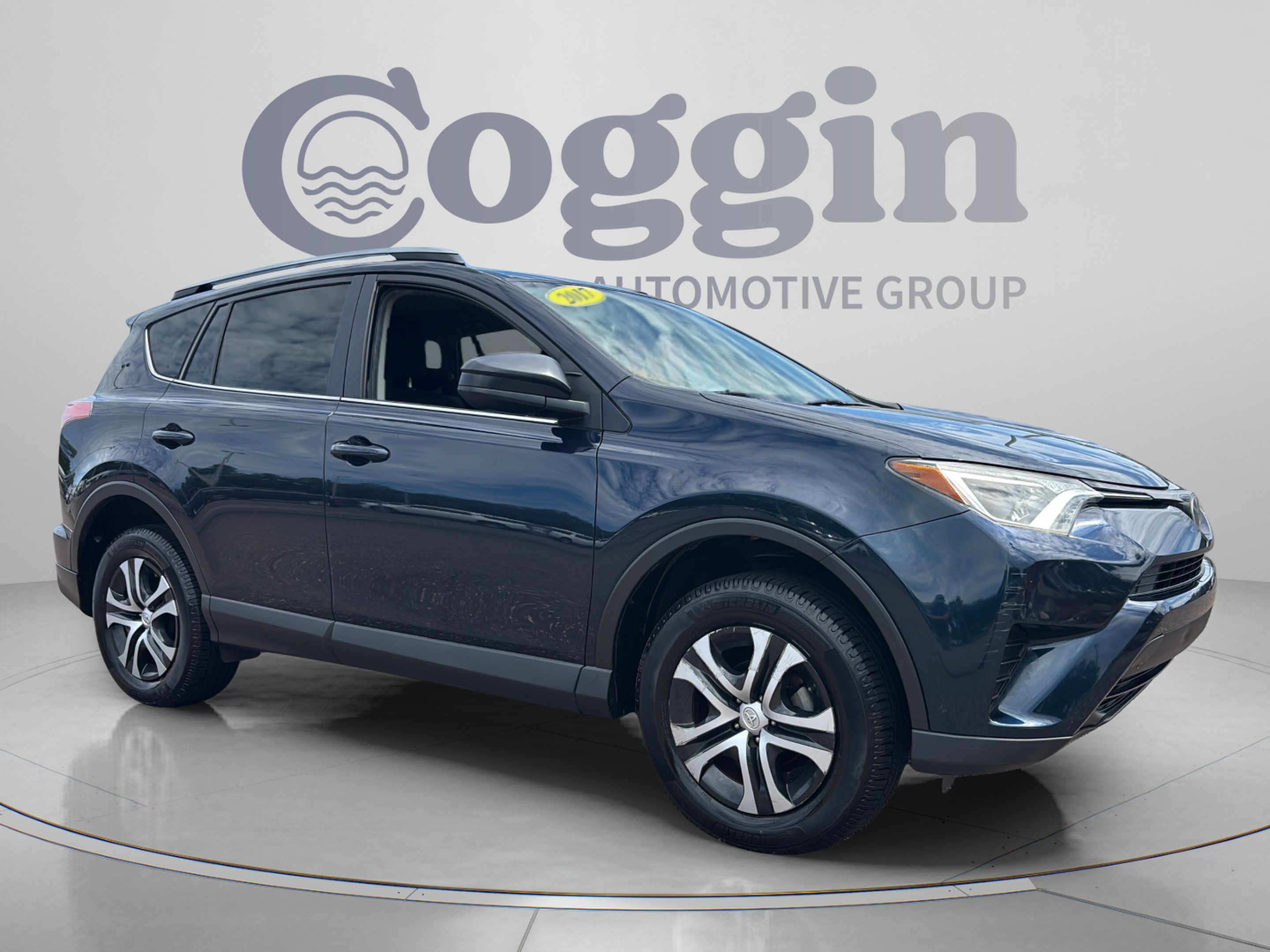 Used 2017 Toyota RAV4 LE FWD image 7