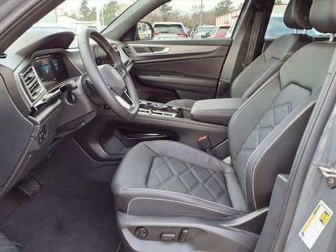 Used 2024 Volkswagen Atlas Cross Sport SE image 16