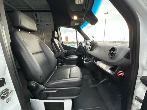 Used 2021 Mercedes-Benz Sprinter 2500 image 10