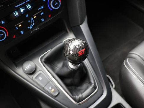 Used 2018 Ford Focus ST w/ Equipment Group 402A FWD image 29