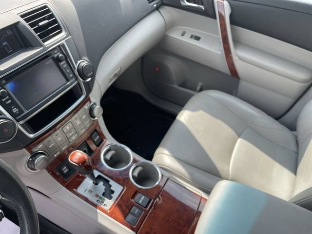 Used 2013 Toyota Highlander Limited FWD image 13