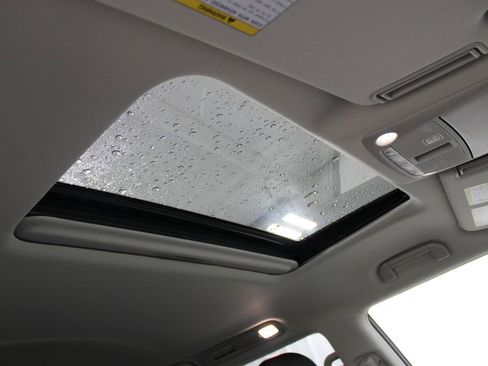 Used 2024 Nissan Armada SL image 37