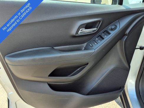 Used 2018 Chevrolet Trax LT FWD image 15