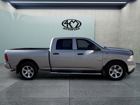 Used 2022 RAM 1500 Classic SLT AWD/4WD image 2