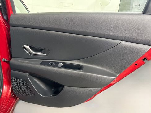 Used 2025 Hyundai Elantra SE image 27