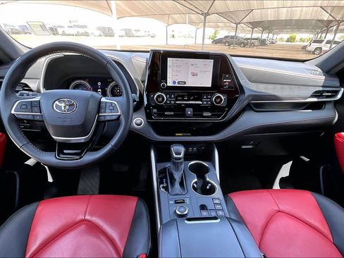 Used 2025 Toyota Highlander XSE AWD/4WD image 15