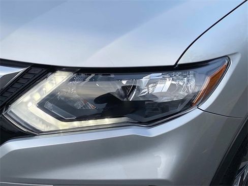 Used 2019 Nissan Rogue SV w/ Premium Package image 5