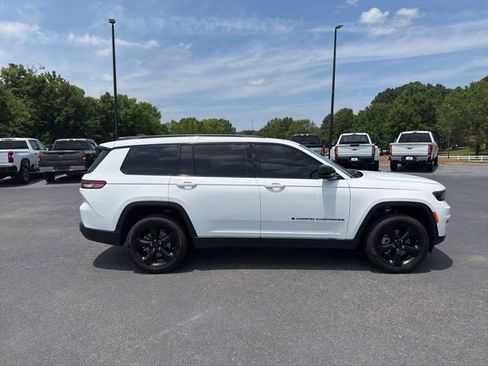 Used 2025 Jeep Grand Cherokee L Limited w/ Luxury Tech Group II AWD/4WD image 13