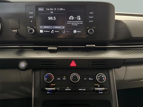 Used 2022 Kia Carnival LX image 22