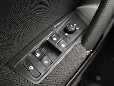 Used 2020 Volkswagen Tiguan S FWD image 27