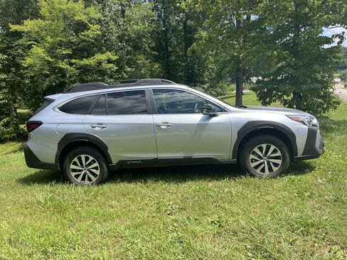 Used 2025 Subaru Outback Premium w/ Tech Package 1 AWD/4WD image 2