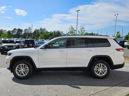 New 2026 Jeep Grand Cherokee L Laredo RWD image 4